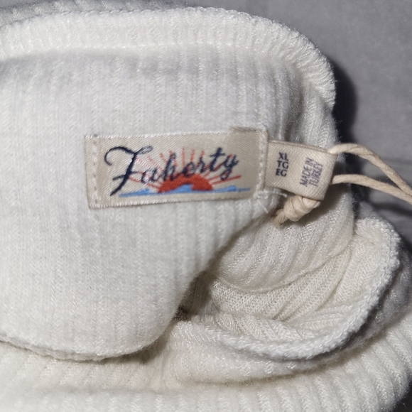Faherty Ribbed Turtleneck Shirt Women's Size XL Egret 90s Minimalist - Picture 3 of 9